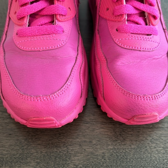Nike Air Max 90 in Laser Fuchsia - Picture 2 of 11